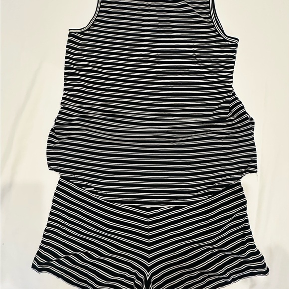 Cabi one pc short and top, baggy top, side pockets on shorts, very comfortable! - Picture 7 of 7